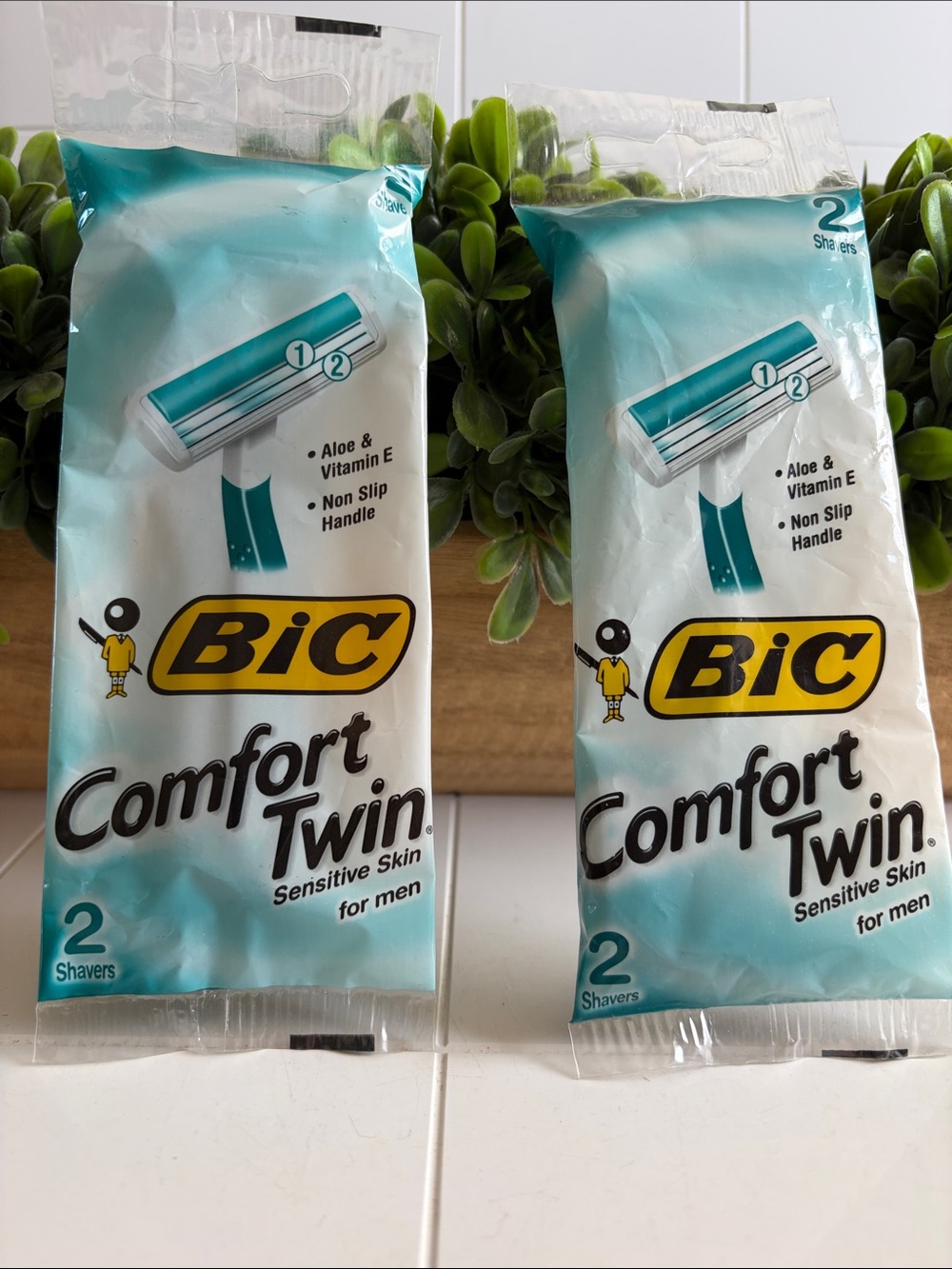 Bic Comfort Twin Disposable Razors - Aqua (2 Pack) set of 2!